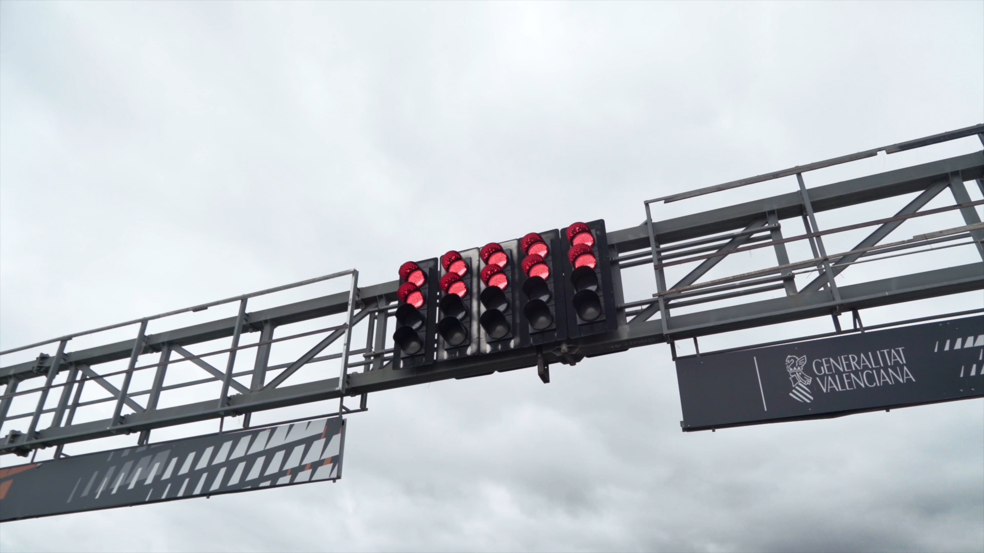 Valencia starting lights on the grid